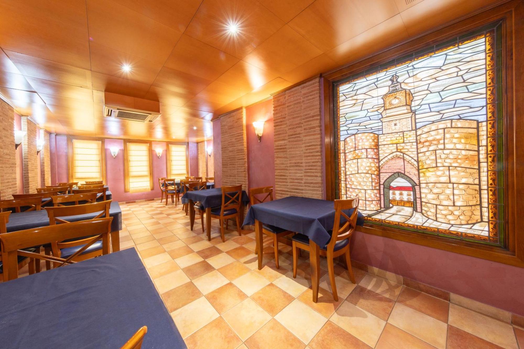 Hostal Sin Recep24H Puerta De La Villa - Pet Friendly & Restaurante Almazán Екстериор снимка